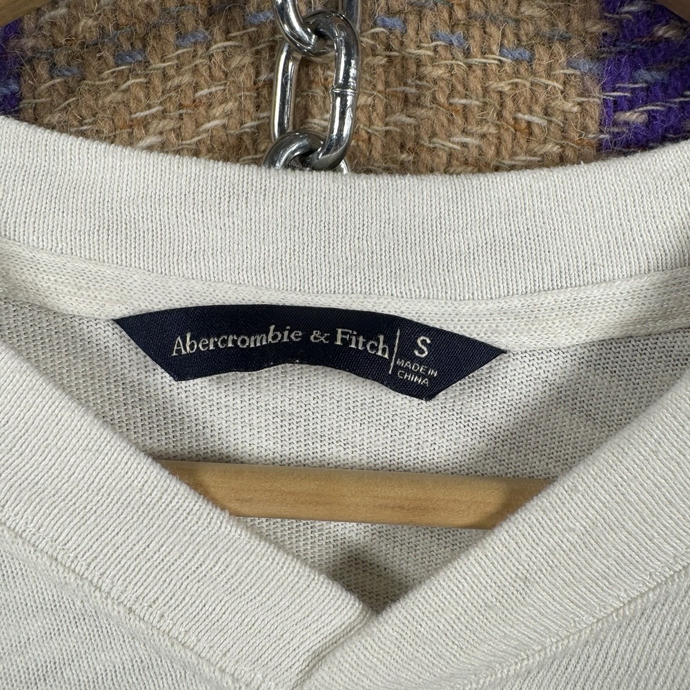 Abercrombie & Fitch Womens Small White V Neck Long Sleeve A&F Tiger Graphic Top - Picture 3 of 5